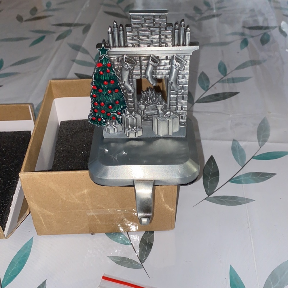 Christmas Tree Stocking Hanger - Picture 4 of 4